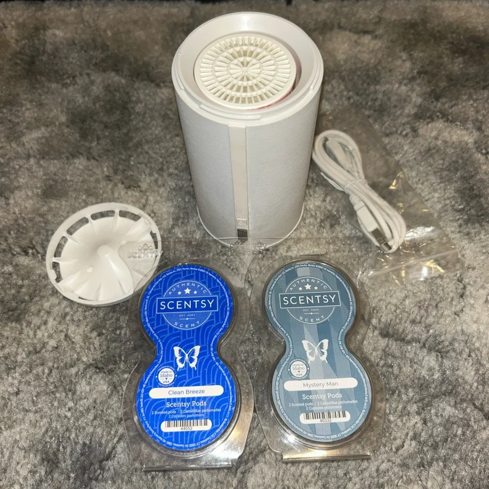 Scentsy Go Solid White Portable Diffuser With Pods